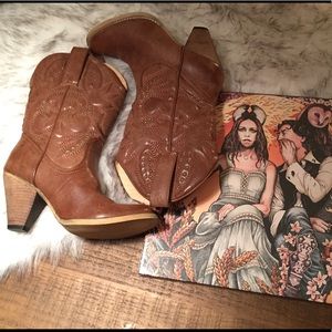 Never worn cowgirl boots